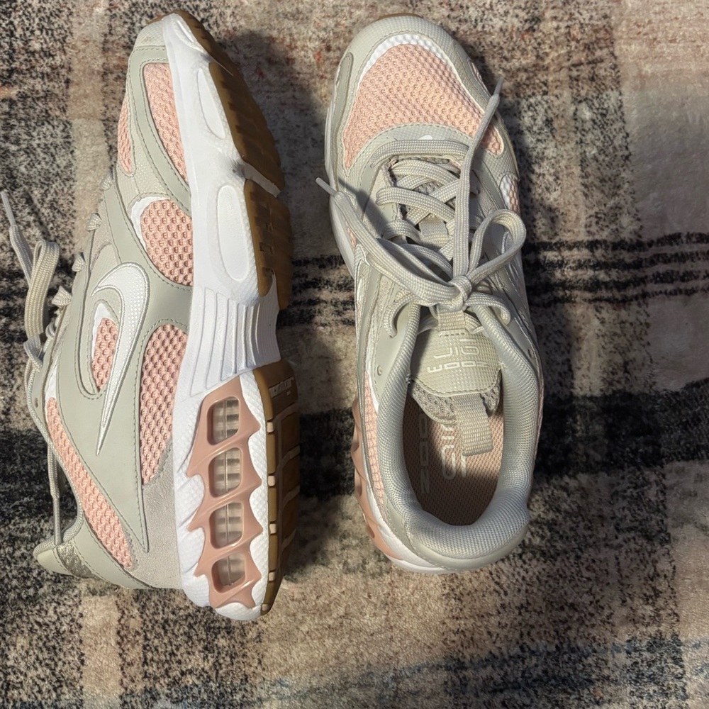 Nike Zoom Air Fire
Light Bone Pale Coral (Women's) - Picture 4 of 7